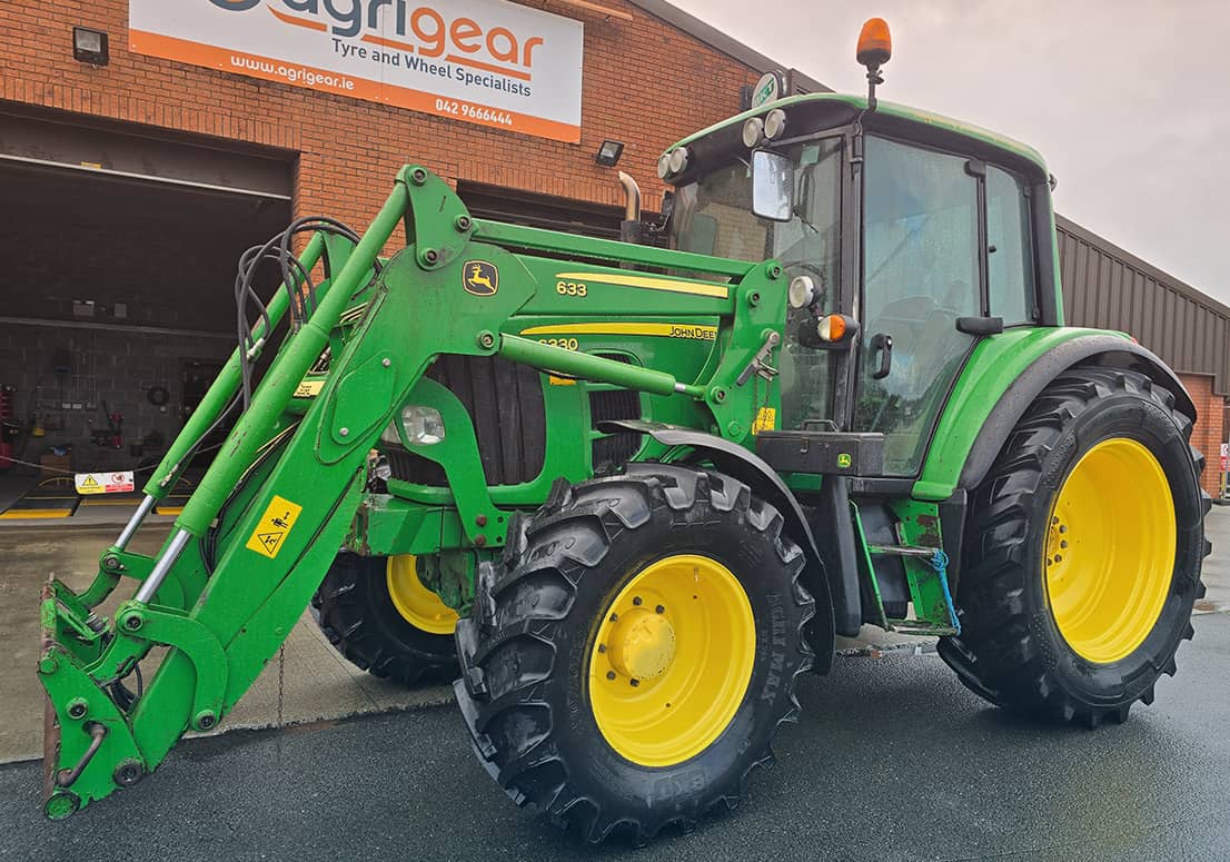 John Deere 6330